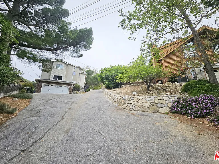 2251 Maurice Ave — Photo 36
