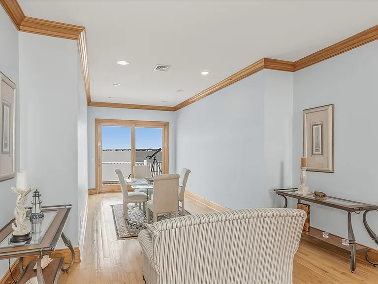 672 Dune Rd — Photo 21