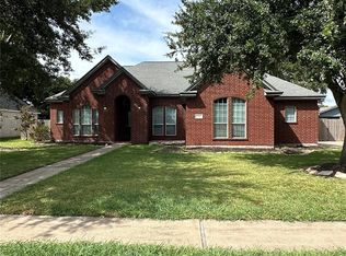 101 Mallard Dr, Clute, TX 77531