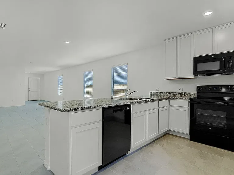 402 Harvest St — Photo 13