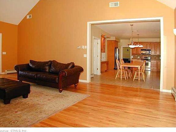 5th image of 16 Birch Hill Dr