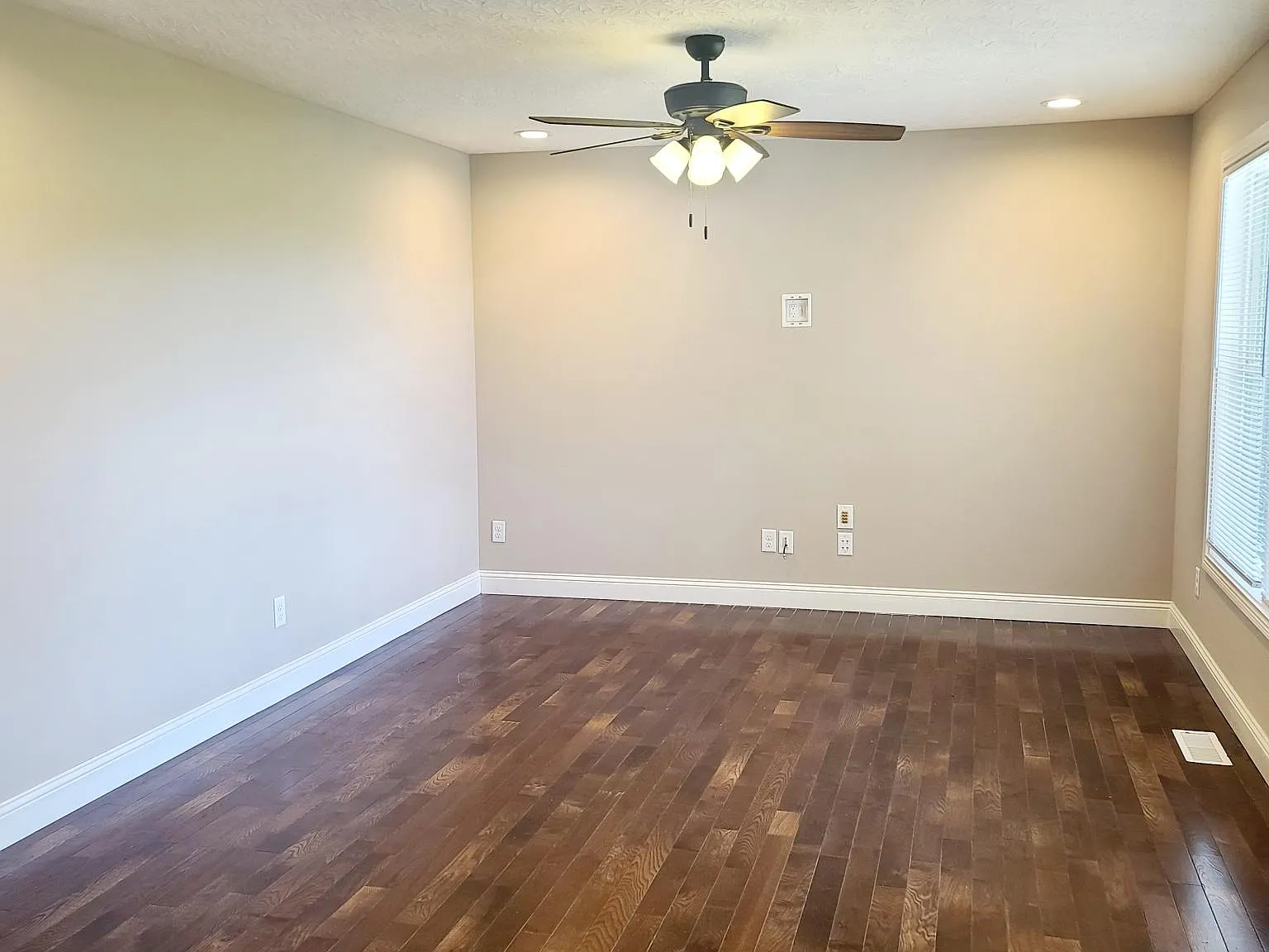 3 bed, 1214 sqft, $1,550 — Photo 3