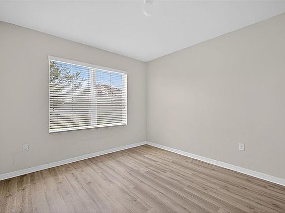 4th image of 3125 S Northview Rd