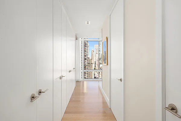 Entry / hallway, photo 1