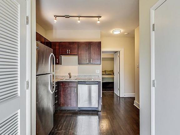 3rd image of 924 W Newport Ave APT 301