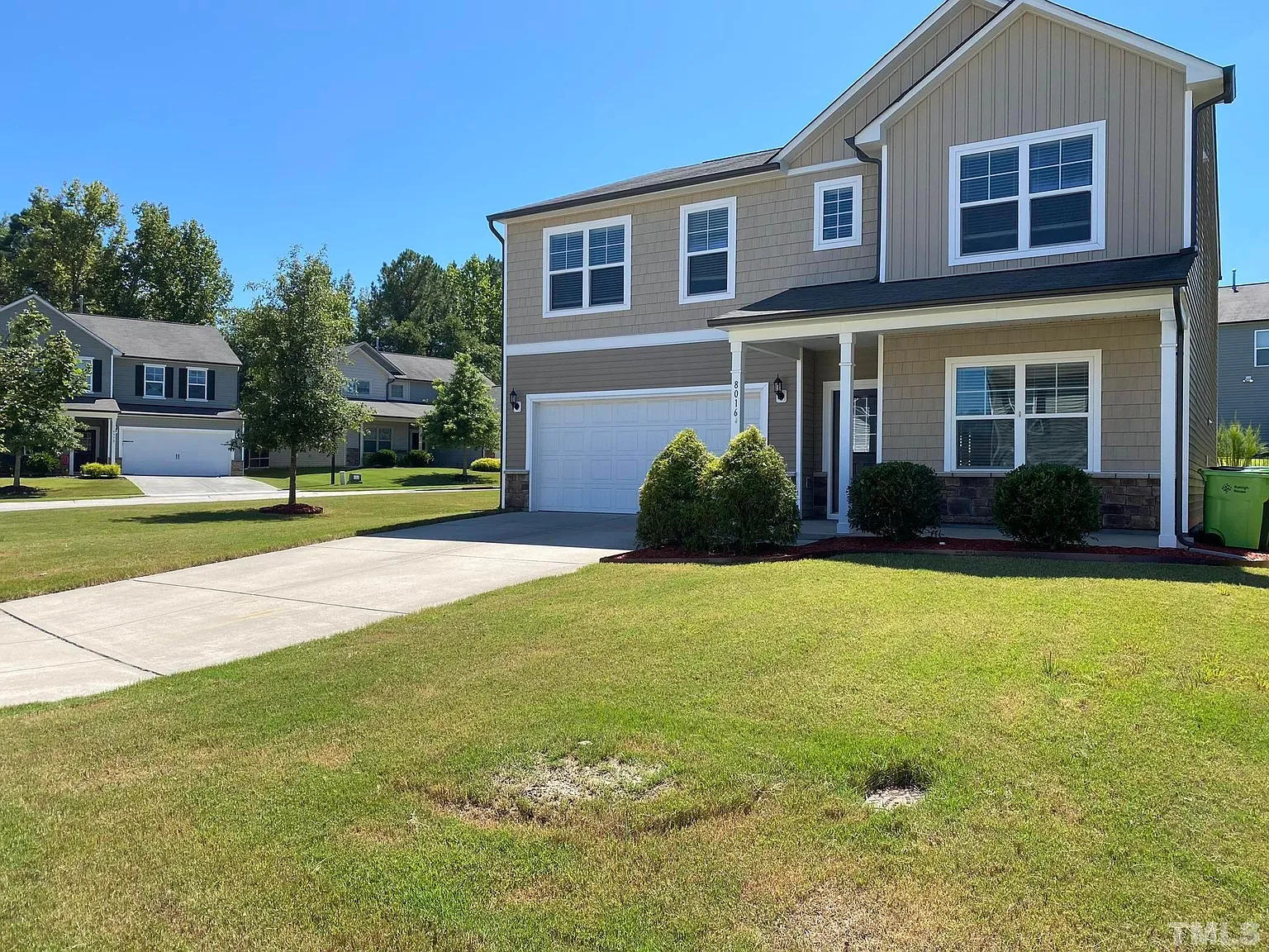 5 bed, 3.0 bath, 2800 sqft, $2,450 — Photo 2