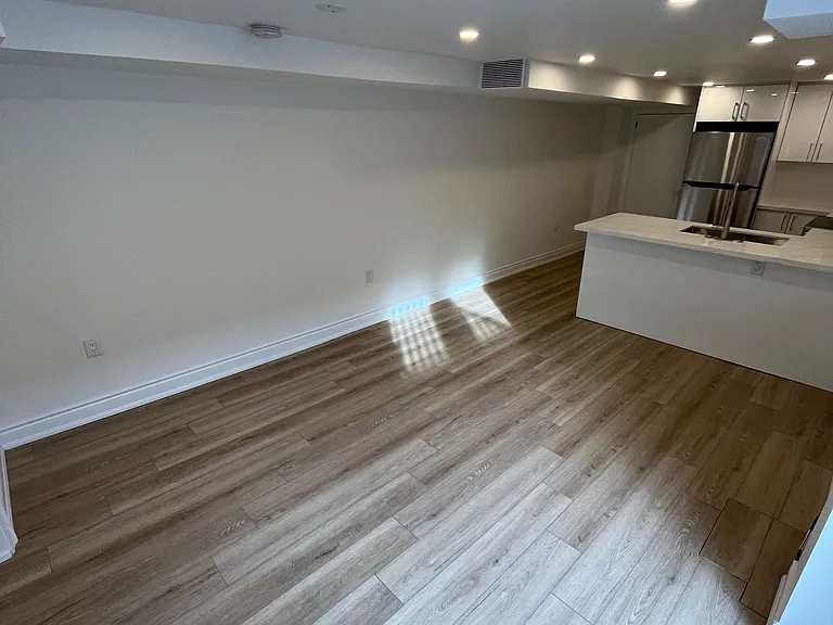 54 Riverdale Dr #LOWER — Photo 7