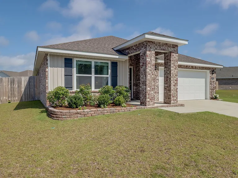 1033 Enclave Cir — Photo 2