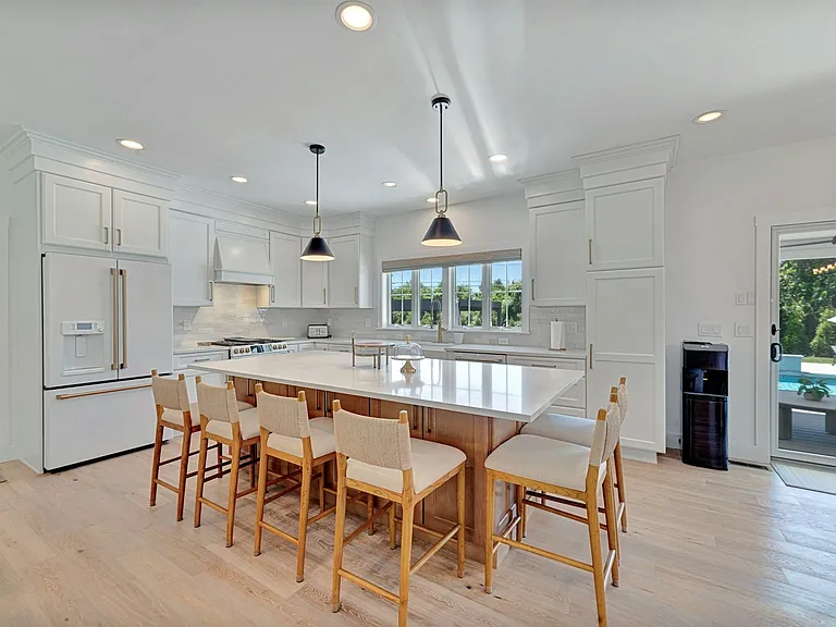 1095 Ryder Farm Ln — Photo 7