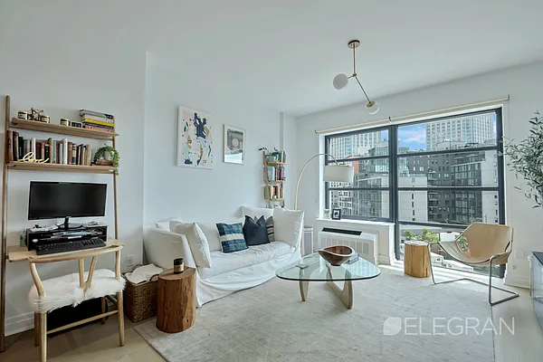 Sold by (Legacy) Elegran | media 15