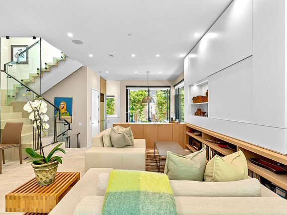 4th image of 4001 W 32nd Ave