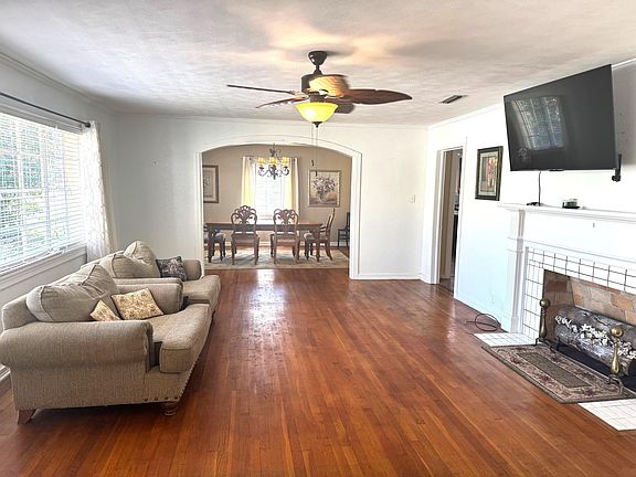 2nd image of 603 N Main St