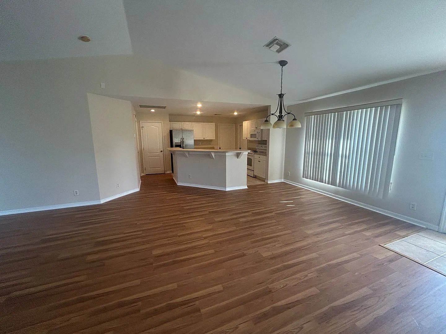 New flooring and freshly painted interior 3/2 Home — Photo 3