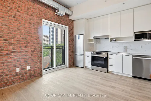 206 King St W #406 Photo 1