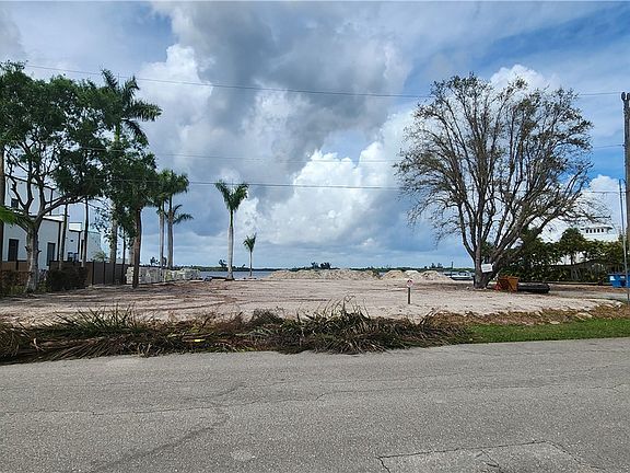 4th image of 4528 E Riverside Dr