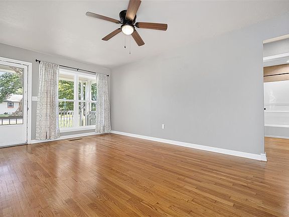 4th image of 1623 W 9th Ave