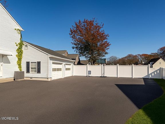 4th image of 109 Foxhollow Drive
