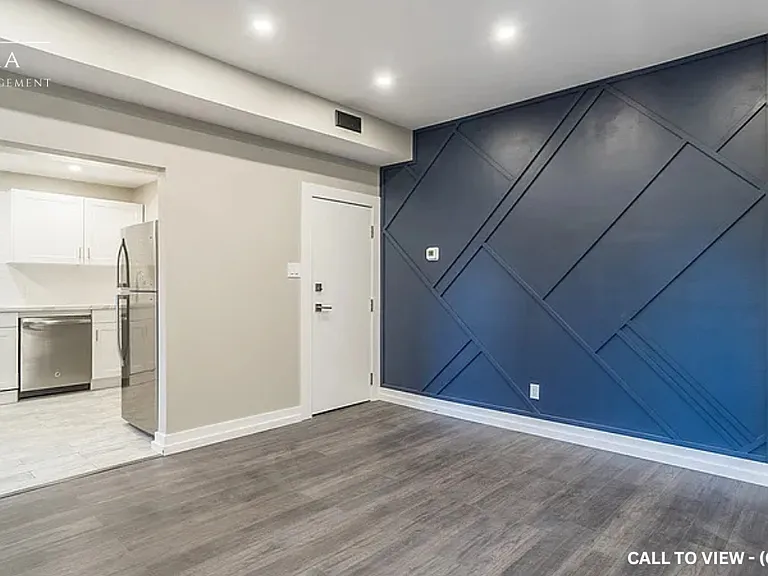 484 Main St E #1 — Photo 1