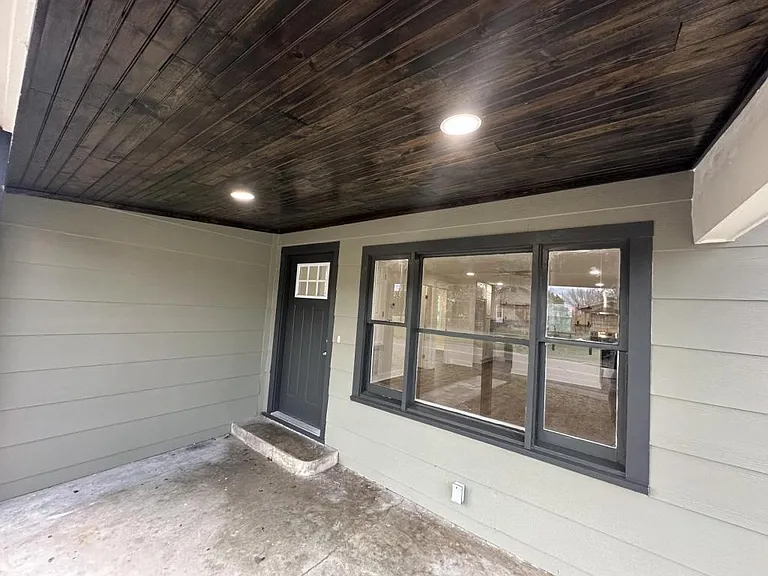 804 E Water St — Photo 7