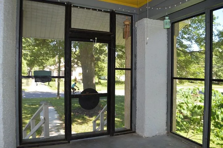 3 bed, 2.0 bath, 1400 sqft, $2,000 — Photo 3