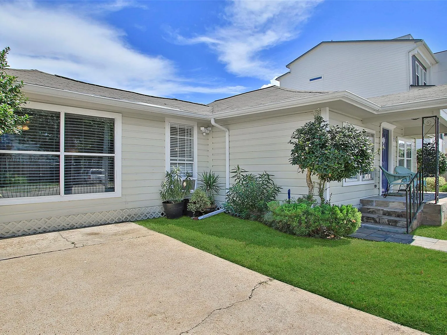 3 bed, 2.0 bath, 1450 sqft, $2,975 — Photo 2