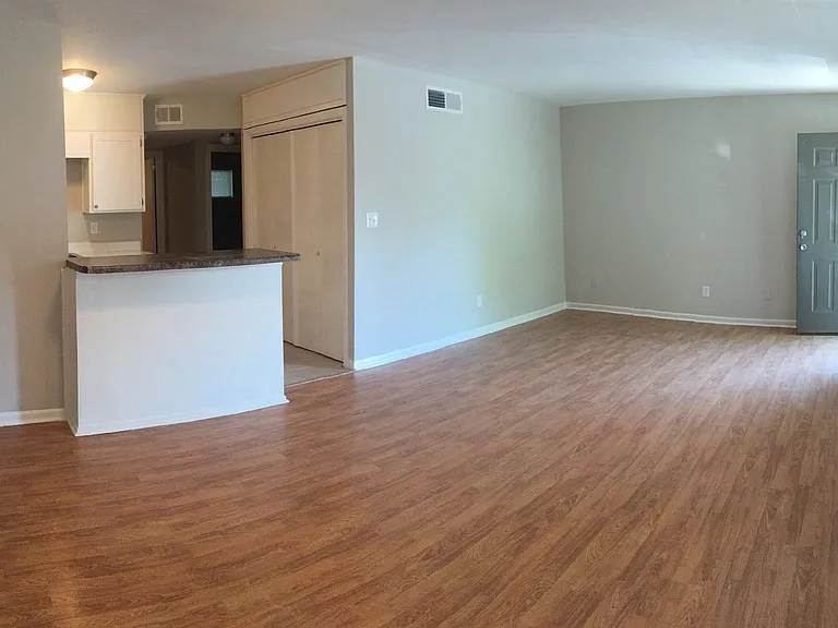 Green Springs Village Apartments - Birmingham, AL — Photo 25