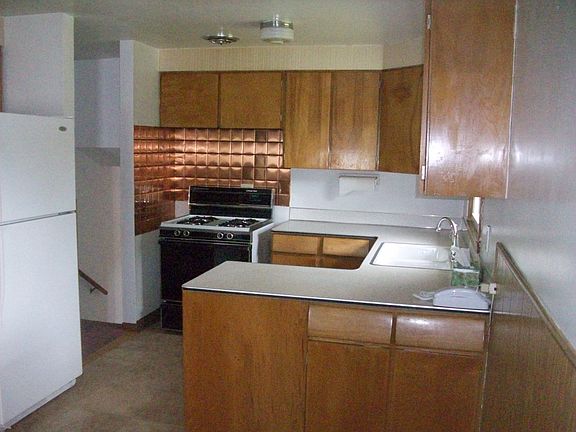 4th image of 128 Glendale Ave
