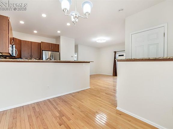 5th image of 638 Echo Ln