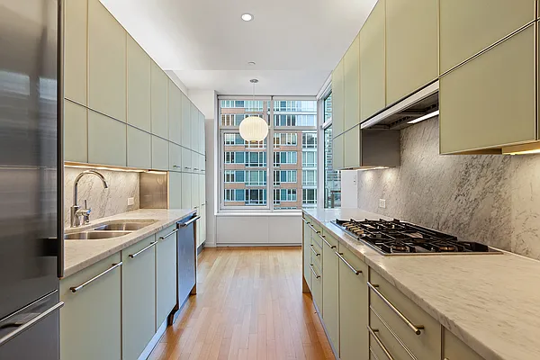 Rented by SPORN GROUP LLC | media 41