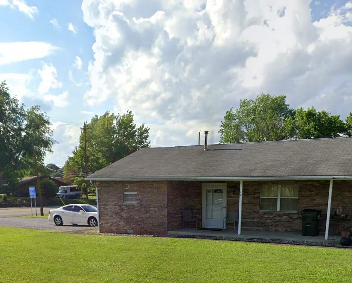 110 & 112 Iroquois Dr — Photo 2