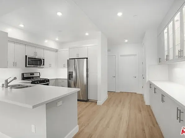 1832 S Barrington Ave #204, Los Angeles, CA 90025