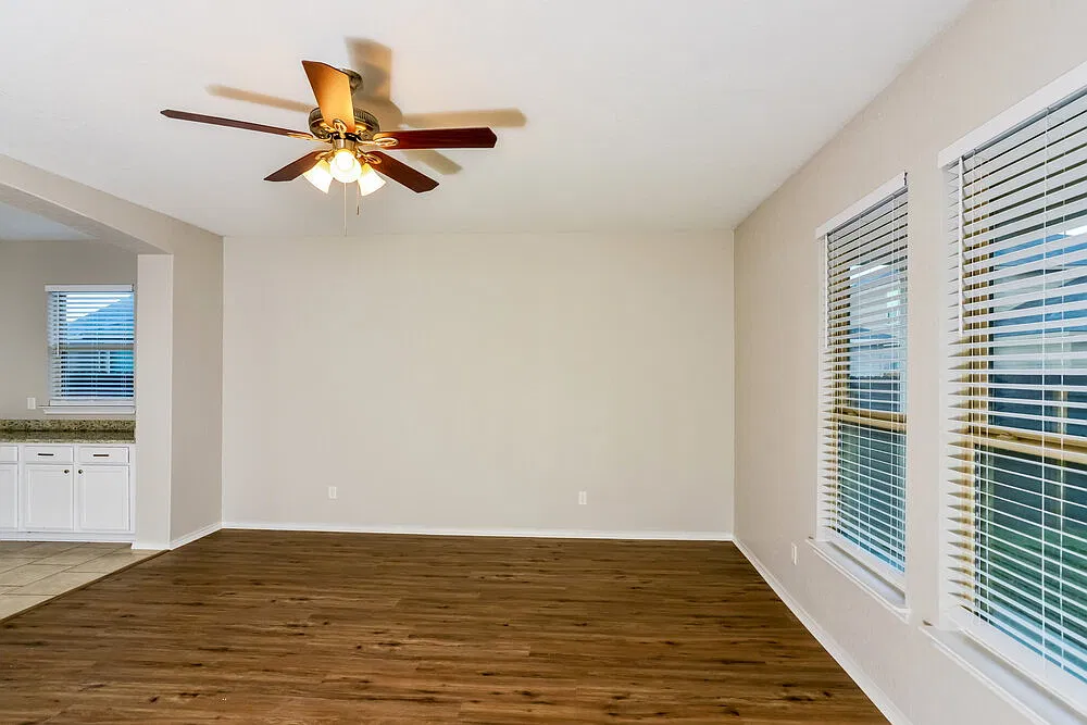 3 bed, 2.0 bath, 1553 sqft, $1,685 — Photo 4