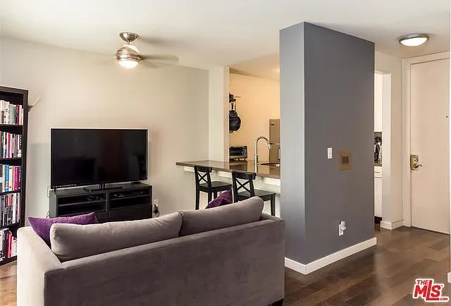 Studio, 480 sqft, $2,750 — Photo 4