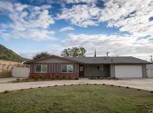 152 E Shady Grove Dr, Riverside, CA 92507