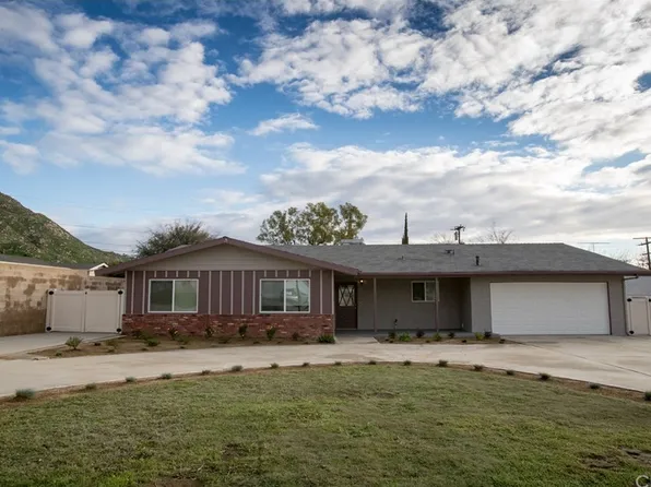 152 E Shady Grove Dr, Riverside, CA 92507