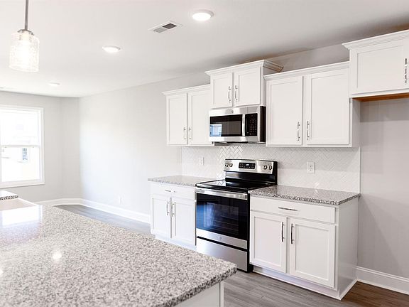 5th image of 489 Ayden Ln