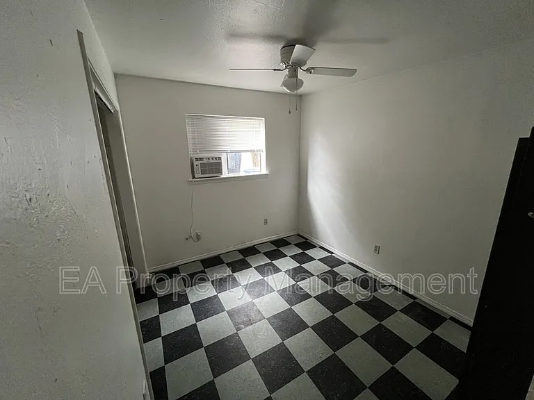 123 Walter St NE #4 — Photo 4