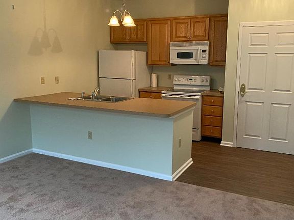 4th image of 152 Bridge St APT B