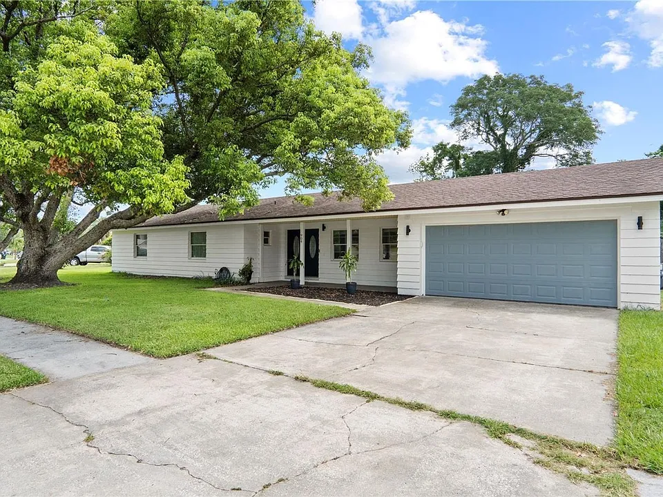 904 Carvell Dr