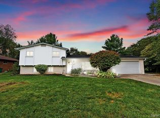 39443 N Blom Dr, Harrison Township, MI 48045