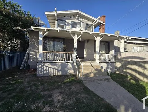 1529 W 37th Pl — Photo 1