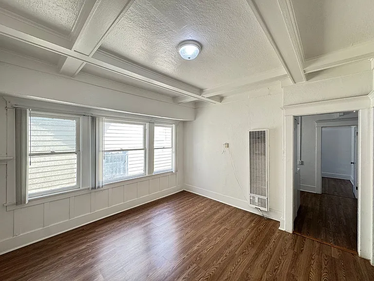Vernon Ave - 458 — Photo 27