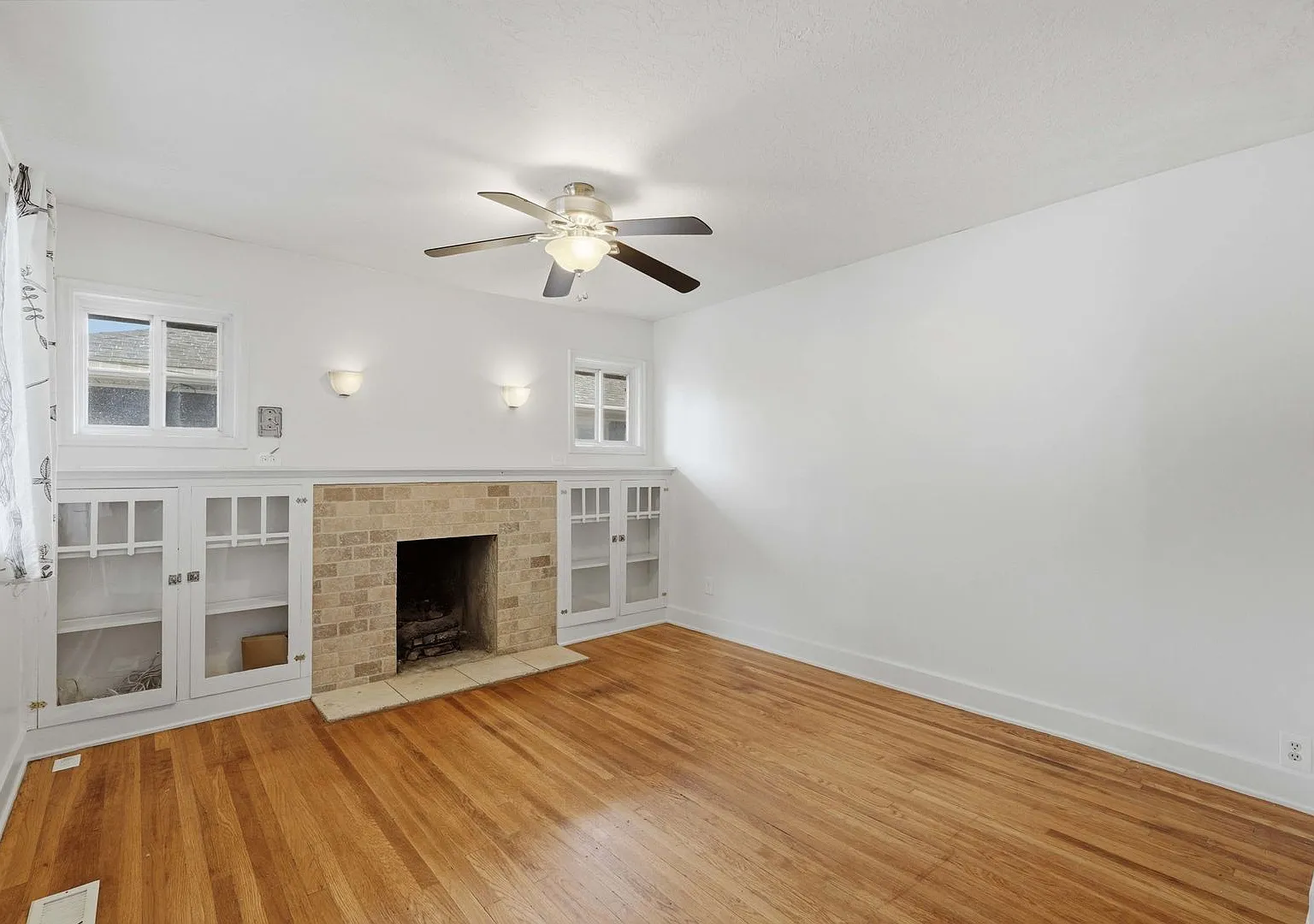 South Salt Lake 3 Bedroom Home — Photo 2