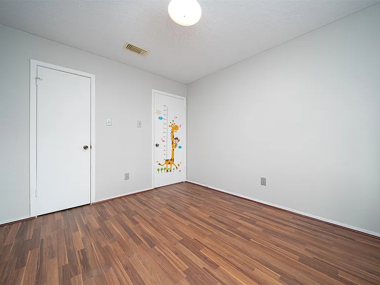 2411 Gunston Ct — Photo 14