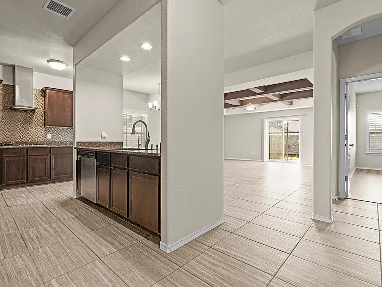3115 Red Creek Dr — Photo 17