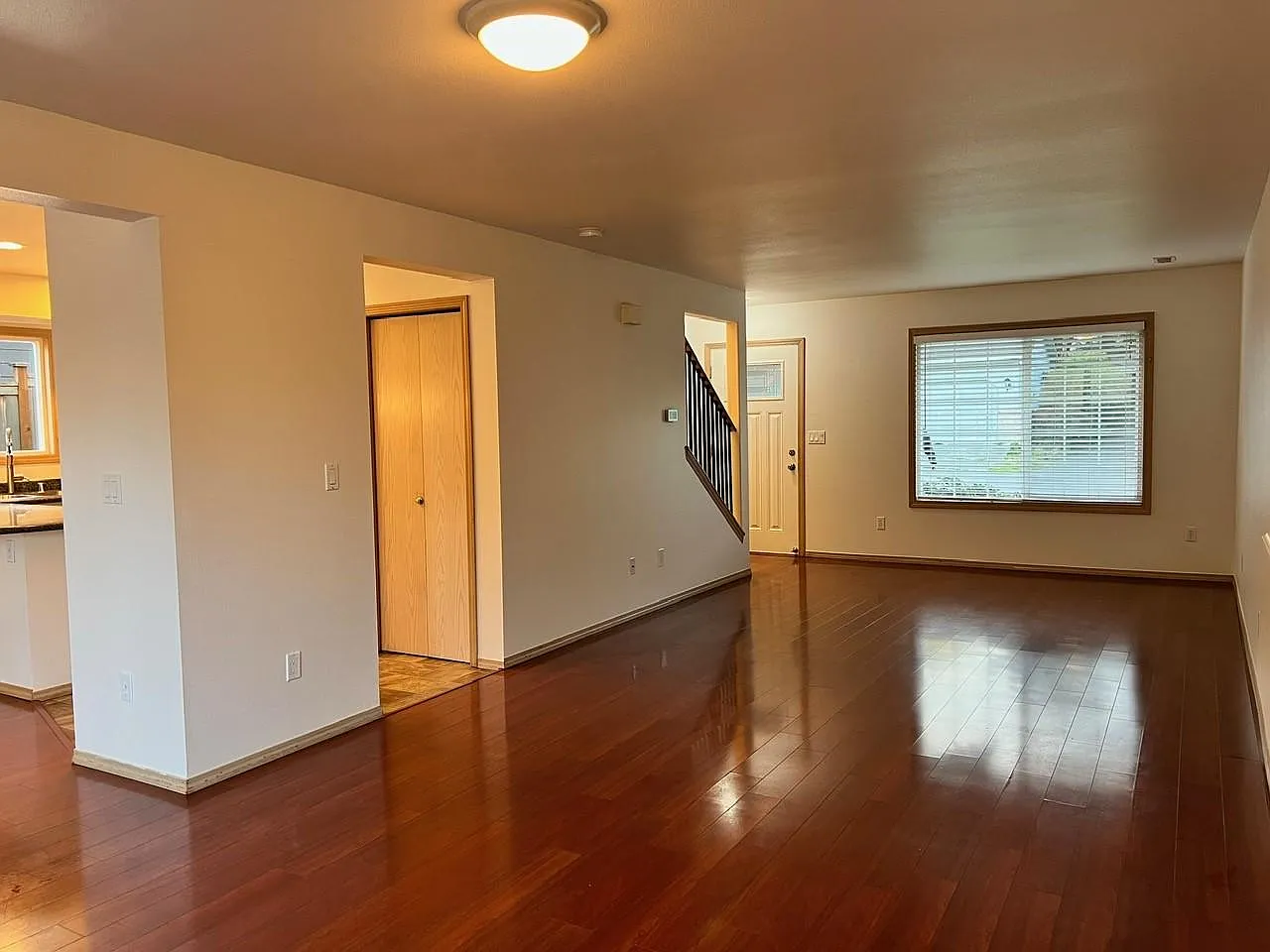 3 bed, 2.5 bath, 1406 sqft, $3,200 — Photo 2