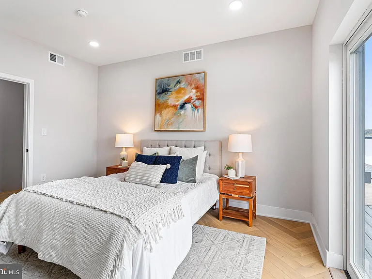 1516 E Capitol St NE — Photo 36