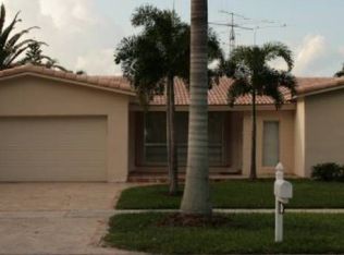 10545 NW 3rd St, Plantation, FL 33324