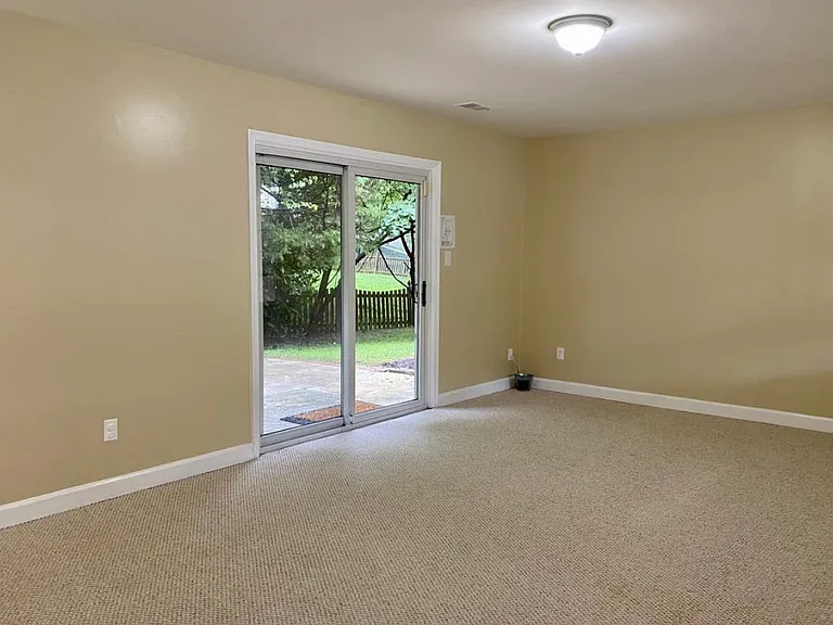 1040 Warbler Pl — Photo 13