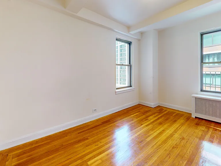 301 E 38th St #7J — Photo 12
